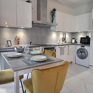 P&r1, One Bedroom, Center Geneva